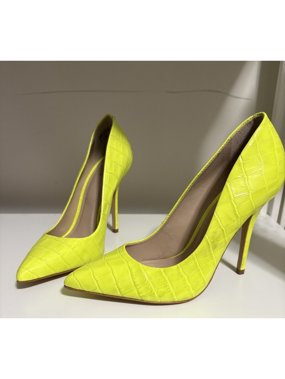 Aldo STUNNING NEON Yellow Women’s Pumps Stiletto Heels Size 7